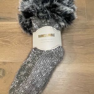 BARNES & NOBLE Reading Socks